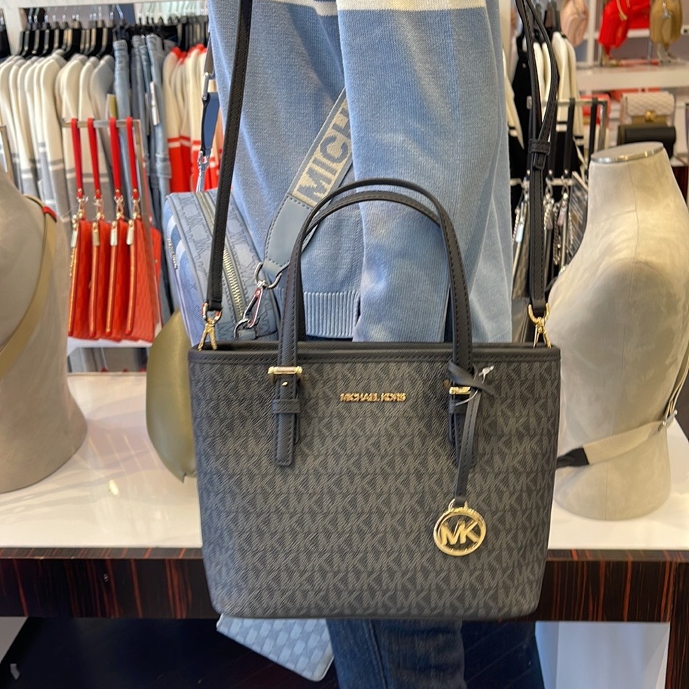 MICHAEL KORS
Jet Set Travel Extra-Small Logo Top-Zip Tote Bag
Black
NWT - Picture 2 of 16
